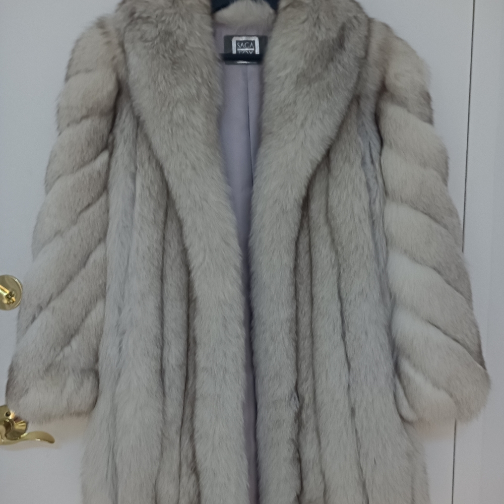 SOLD‼️ Gorgeous Saga Fox Fur Coat, MINT Condition